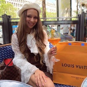 Meet your Posher, Iliana